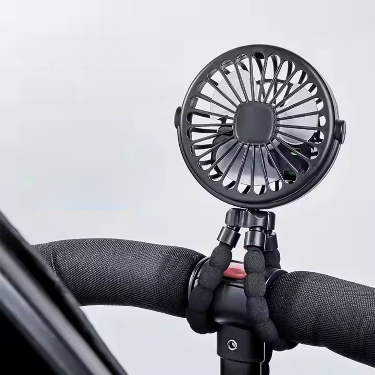 Lampa poskytuje príjemné svetlo v noci.