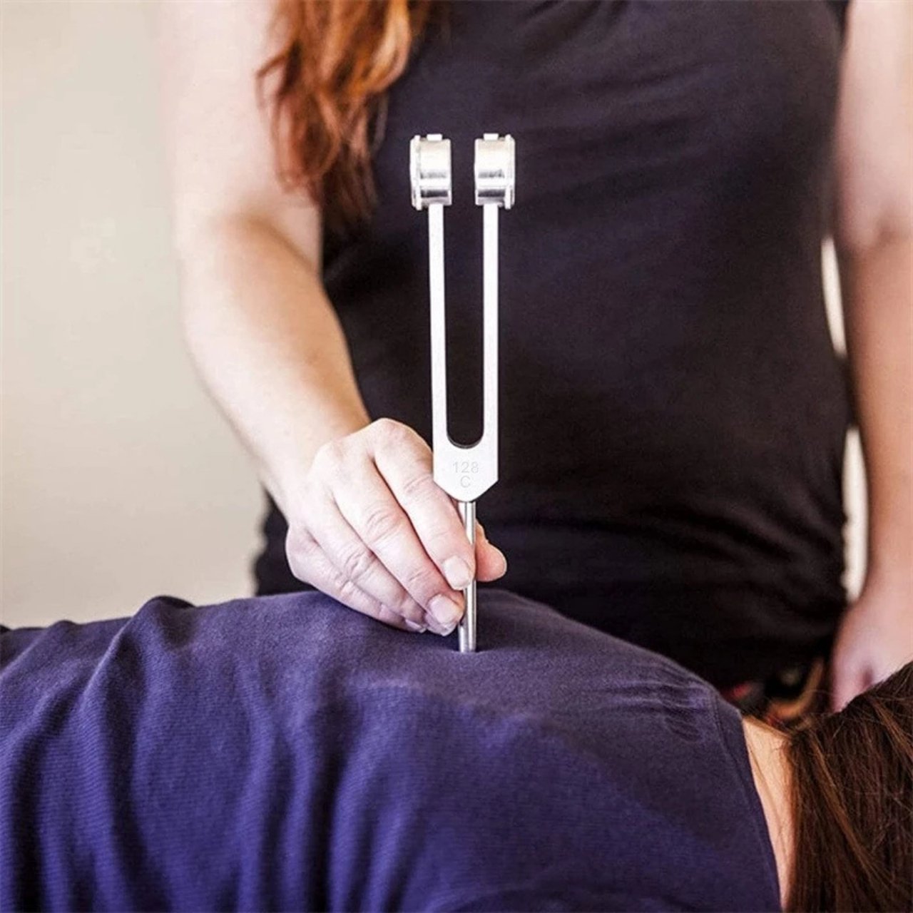 Frekvencia 128 Hz je známa svojou účinnosťou pri uzemnení, relaxácii a terapeutickom účinku na telo a myseľ.