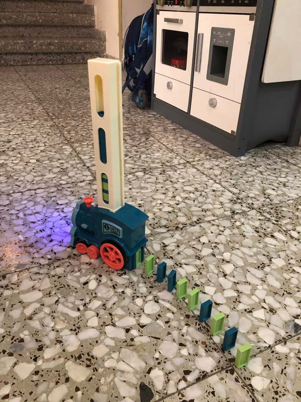 TrainDomino, vláčik, ktorý ukladá domino - Image 3